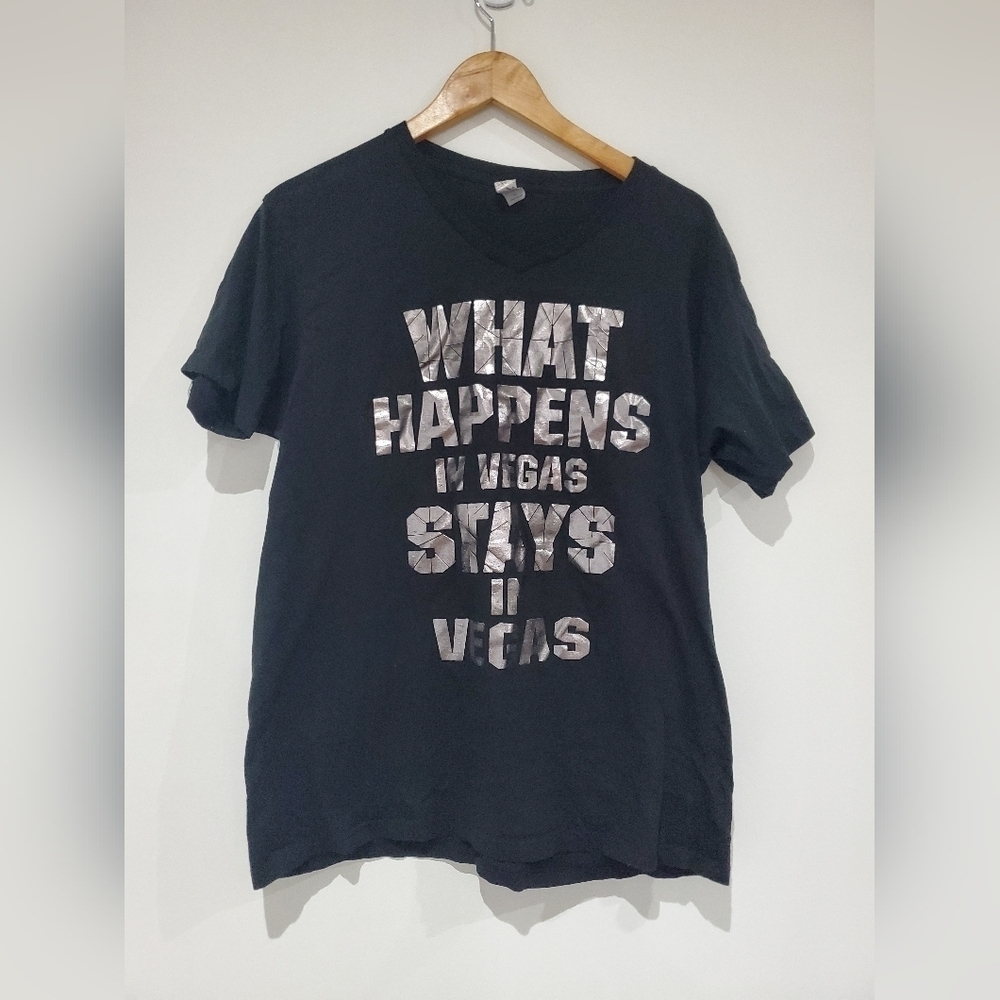🎲 "What Happens in Vegas..." 🎲 Black tshirt size L 22" p2p